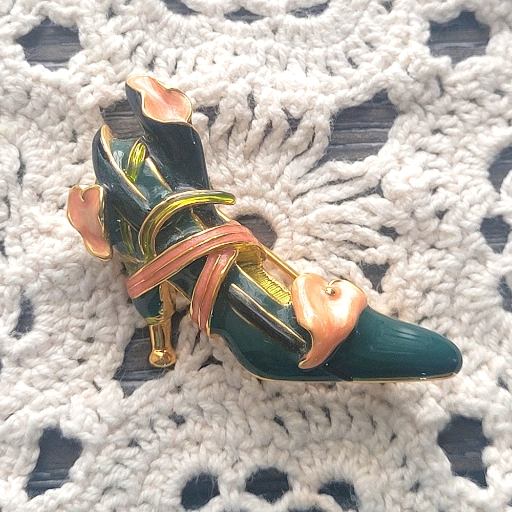 Vintage KJL balletcore coquet pink lily high heel shoe gold tone brooch pin